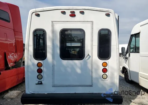 2006 Ford Econoline E450 Super Duty Cutaway Van from USA, damaged, VIN 1FDXE45S56HA97770